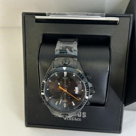 New Authentic Versus Griffith Bracelet Watch - Picture 5 of 10